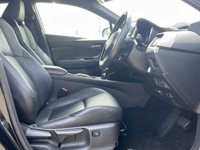 トヨタ Ｃ－ＨＲ G 山口県 2016(平28)年 6.1万km ブラックマイカ 純正メモリナビ/(CD/DVD/Bluetooth/フルセグTV)/バックカメラ/ETC/衝突軽減ブレーキ/レーンキープアシスト/ブラインドスポットモニター/レーダークルーズコントロール/モデリスタエアロ/ステアリングスイッチ/レザーシート/前席シートヒーター/オートライト/オートハイビーム/フォグランプ/プッシュスタート/スマートキー×２/モデリスタアルミホイール/純正フロアマット/取扱説明書/保証書/記録簿