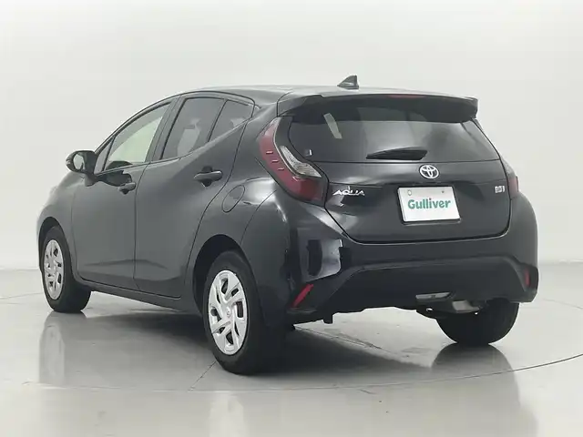 トヨタ アクア X 熊本県 2022(令4)年 3.1万km ブラックマイカ 純正ナビ（ＣＤ・AM・FM・ＢＴ・USB）/バックカメラ　/社外前方ドライブレコーダー　/ＥＴＣ　/トヨタセーフティーセンス/・プリクラッシュセーフティ/・レーンキープアシスト/・ロードサインアシスト/・レーダークルーズコントロール/・先行車発進お知らせ機能/横滑り防止/純正フロアマット/ヘッドライトレベライザー/オートライト/オートマチックハイビーム/LEDヘッドライト/スマートキー/プッシュスタート
