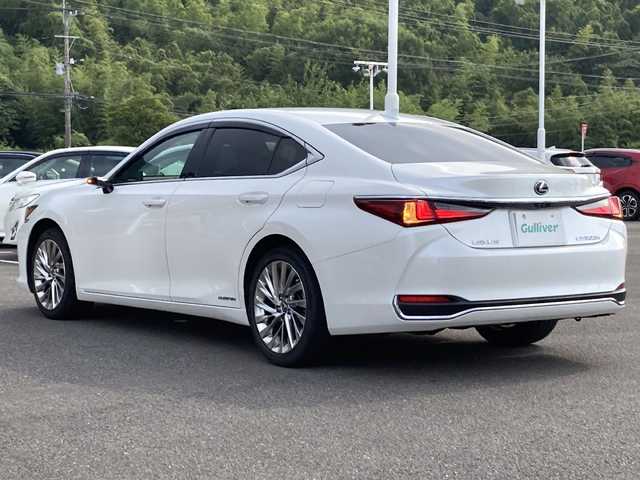 レクサス ＥＳ 300h バージョンL 佐賀県 2019(令1)年 5.7万km ソニッククォーツ サンルーフ/純正ナビ/パノラマミックビューモニター/レクサスセーフティ/・プリクラッシュセーフティ/・レーンディパーチャーアラート/・オートハイビーム/・アダプティブクルーズコントロール/・ブラインドスポットモニター/・ヘッドアップディスプレイ/レザーシート/メモリパワーシート/シートヒーター/エアシート/ステアリングヒーター/デジタルインナーミラー/デジタルアウターミラー/ステアリングリモコン/パワートランク/ETC2.0 /ドライブレコーダー/電動パーキングブレーキ/オートブレーキホールド/LEDヘッドライト/純正アルミホイール