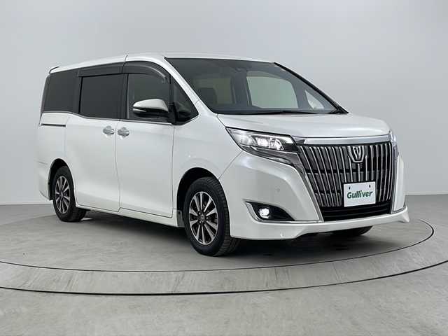 トヨタ エスクァイア Gi 熊本県 2021(令3)年 4.1万km ホワイトパールクリスタルシャイン ・社外ALPINEナビＤＴＶ（Ｘ９ＮＸ）/・CD/DVD/SD/BT/USB/フルセグ/・バックカメラ/・ALPINEフリップダウンモニター/・両側パワースライドア/・合皮シート/・シートヒーター/・ビルトインETC/・ウッドコンビハンドル/・LEDライト/・オートライト/・オートＨビーム/・フォグ/・コーナーセンサー/・トヨタセーフティセンス/・プリクラッシュセーフティシステム/・レーンディパーチャーアラート/・アダプティブハイビームシステム/・ドアバイザー/・スマートキー/・スペアキー×１