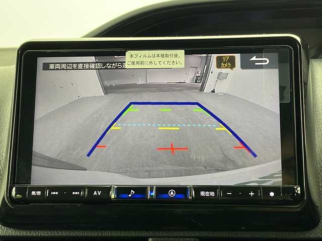 トヨタ エスクァイア Gi 熊本県 2021(令3)年 4.1万km ホワイトパールクリスタルシャイン ・社外ALPINEナビＤＴＶ（Ｘ９ＮＸ）/・CD/DVD/SD/BT/USB/フルセグ/・バックカメラ/・ALPINEフリップダウンモニター/・両側パワースライドア/・合皮シート/・シートヒーター/・ビルトインETC/・ウッドコンビハンドル/・LEDライト/・オートライト/・オートＨビーム/・フォグ/・コーナーセンサー/・トヨタセーフティセンス/・プリクラッシュセーフティシステム/・レーンディパーチャーアラート/・アダプティブハイビームシステム/・ドアバイザー/・スマートキー/・スペアキー×１