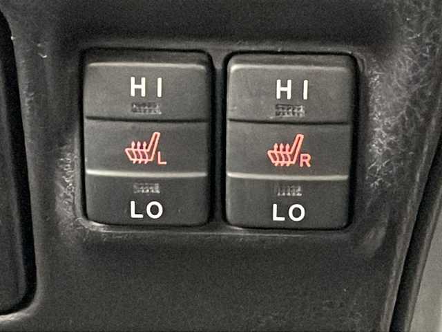 トヨタ エスクァイア Gi 熊本県 2021(令3)年 4.1万km ホワイトパールクリスタルシャイン ・社外ALPINEナビＤＴＶ（Ｘ９ＮＸ）/・CD/DVD/SD/BT/USB/フルセグ/・バックカメラ/・ALPINEフリップダウンモニター/・両側パワースライドア/・合皮シート/・シートヒーター/・ビルトインETC/・ウッドコンビハンドル/・LEDライト/・オートライト/・オートＨビーム/・フォグ/・コーナーセンサー/・トヨタセーフティセンス/・プリクラッシュセーフティシステム/・レーンディパーチャーアラート/・アダプティブハイビームシステム/・ドアバイザー/・スマートキー/・スペアキー×１