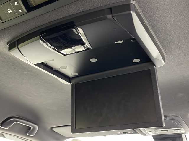 トヨタ エスクァイア Gi 熊本県 2021(令3)年 4.1万km ホワイトパールクリスタルシャイン ・社外ALPINEナビＤＴＶ（Ｘ９ＮＸ）/・CD/DVD/SD/BT/USB/フルセグ/・バックカメラ/・ALPINEフリップダウンモニター/・両側パワースライドア/・合皮シート/・シートヒーター/・ビルトインETC/・ウッドコンビハンドル/・LEDライト/・オートライト/・オートＨビーム/・フォグ/・コーナーセンサー/・トヨタセーフティセンス/・プリクラッシュセーフティシステム/・レーンディパーチャーアラート/・アダプティブハイビームシステム/・ドアバイザー/・スマートキー/・スペアキー×１