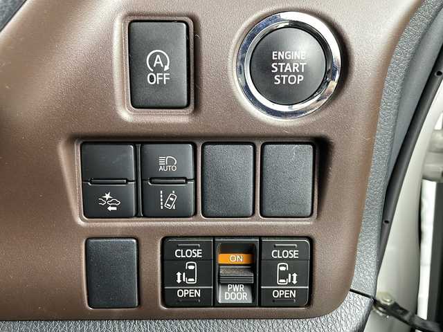 トヨタ エスクァイア Gi 熊本県 2021(令3)年 4.1万km ホワイトパールクリスタルシャイン ・社外ALPINEナビＤＴＶ（Ｘ９ＮＸ）/・CD/DVD/SD/BT/USB/フルセグ/・バックカメラ/・ALPINEフリップダウンモニター/・両側パワースライドア/・合皮シート/・シートヒーター/・ビルトインETC/・ウッドコンビハンドル/・LEDライト/・オートライト/・オートＨビーム/・フォグ/・コーナーセンサー/・トヨタセーフティセンス/・プリクラッシュセーフティシステム/・レーンディパーチャーアラート/・アダプティブハイビームシステム/・ドアバイザー/・スマートキー/・スペアキー×１