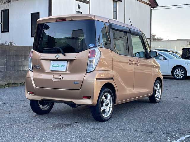 日産 デイズ ルークス X Vセレ +SeftyⅡ 福井県 2015(平27)年 6.4万km ピンクゴールドM 登録時走行距離６３５６９ｋｍ/ワンオーナー/プリクラッシュセーフティ/アラウンドビューモニター/純正メモリナビゲーション/（CD/DVD/BT）/フルセグテレビ/片側パワースライドドア/リアサーキュレーター/シートヒーター/社外14インチアルミホイール/ライトレベライザー/アイドリングストップ/電動格納ミラー/プッシュスタート/スマートキー/取扱説明書/保証書