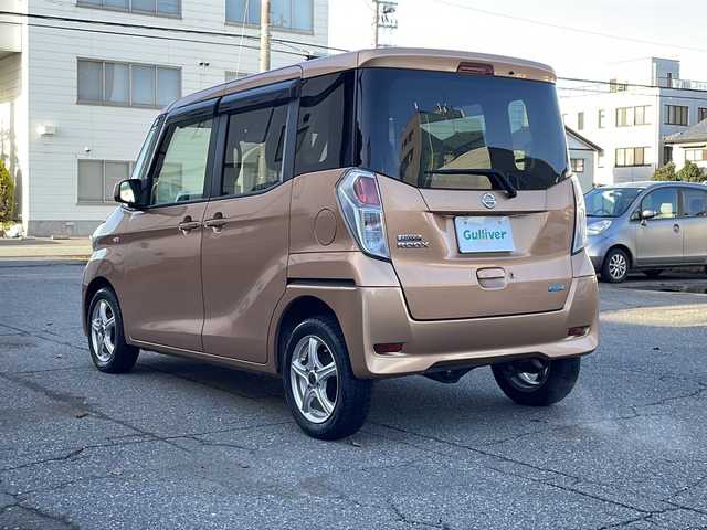 日産 デイズ ルークス X Vセレ +SeftyⅡ 福井県 2015(平27)年 6.4万km ピンクゴールドM 登録時走行距離６３５６９ｋｍ/ワンオーナー/プリクラッシュセーフティ/アラウンドビューモニター/純正メモリナビゲーション/（CD/DVD/BT）/フルセグテレビ/片側パワースライドドア/リアサーキュレーター/シートヒーター/社外14インチアルミホイール/ライトレベライザー/アイドリングストップ/電動格納ミラー/プッシュスタート/スマートキー/取扱説明書/保証書