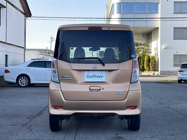 日産 デイズ ルークス X Vセレ +SeftyⅡ 福井県 2015(平27)年 6.4万km ピンクゴールドM 登録時走行距離６３５６９ｋｍ/ワンオーナー/プリクラッシュセーフティ/アラウンドビューモニター/純正メモリナビゲーション/（CD/DVD/BT）/フルセグテレビ/片側パワースライドドア/リアサーキュレーター/シートヒーター/社外14インチアルミホイール/ライトレベライザー/アイドリングストップ/電動格納ミラー/プッシュスタート/スマートキー/取扱説明書/保証書