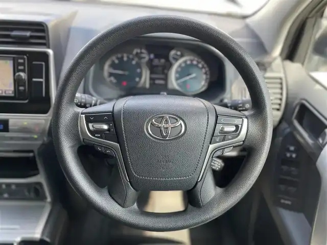トヨタ ランドクルーザー プラド TX 東京都 2018(平30)年 8.8万km ホワイトパールクリスタルシャイン ワンオーナー/サンルーフ/クリアランスソナー前後/純正メモリナビ（NSZT-W66T）/・フルセグTV/Bluetoothオーディオ/DVD/バックカメラ/ドライブレコーダー前後（DRV-MR740）/Toyota Safety Sense/・プリクラッシュセーフティ/・レーンディパーチャーアラート/・オートマチックハイビーム/・レーダークルーズコントロール/純正アルミホイール17インチ/純正フロアマット/保証書/取扱説明書/スペアキー