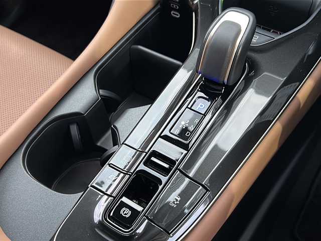 トヨタ クラウン スポーツ Z 広島県 2024(令6)年 1万km ブラック 禁煙車/パノラマルーフ/トヨタセーフティセンス/・プリクラッシュセーフティ/・緊急時操舵支援/FCTA/LCA/・LTA/LDA/・AHS/・RSA/・ドライバー異常時対応システム/・PDA/・TMN/BSM/SEA/HUD/パーキングサポートブレーキ/ドライブレコーダー（前後）/トヨタチームメイト/パーキングサポートブレーキ/12.3ディスプレイオーディオPlus/・フルセグ/USB/Bluetooth/スマホ連携/トヨタプレミアムサウンドシステム/パノラミックビューモニター/LEDヘッドライト/ヘッドランプクリーナー/デジタルインナーミラー/カメラ洗浄機能（バックカメラ）/革巻きステアリング/ステアリングヒーター/タッチセンサー/電動パーキング/ブレーキホールド/ハンズフリーパワーバックドア/本革シート/前席シートヒーター/ベンチレーション/パワーシート/D席シートメモリー/ETC2.0/ワイヤレス充電/AC100V1500W電源/スマートキー/プッシュスタート/スペアキー/純正フロアマット/純正21インチアルミホイール