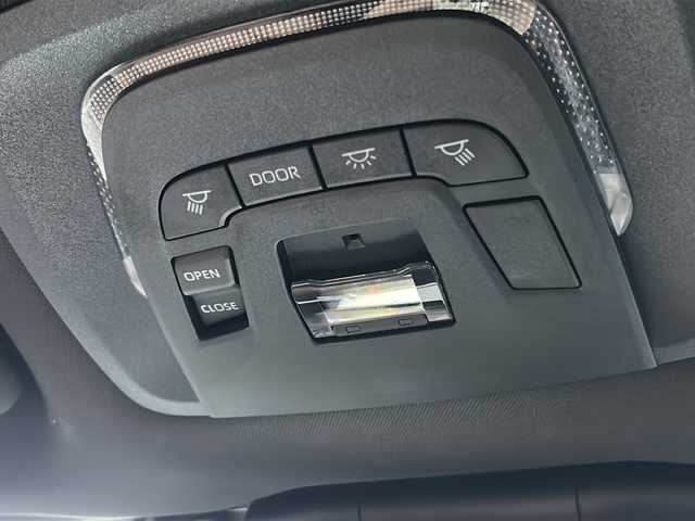 トヨタ クラウン スポーツ Z 広島県 2024(令6)年 1万km ブラック 禁煙車/パノラマルーフ/トヨタセーフティセンス/・プリクラッシュセーフティ/・緊急時操舵支援/FCTA/LCA/・LTA/LDA/・AHS/・RSA/・ドライバー異常時対応システム/・PDA/・TMN/BSM/SEA/HUD/パーキングサポートブレーキ/ドライブレコーダー（前後）/トヨタチームメイト/パーキングサポートブレーキ/12.3ディスプレイオーディオPlus/・フルセグ/USB/Bluetooth/スマホ連携/トヨタプレミアムサウンドシステム/パノラミックビューモニター/LEDヘッドライト/ヘッドランプクリーナー/デジタルインナーミラー/カメラ洗浄機能（バックカメラ）/革巻きステアリング/ステアリングヒーター/タッチセンサー/電動パーキング/ブレーキホールド/ハンズフリーパワーバックドア/本革シート/前席シートヒーター/ベンチレーション/パワーシート/D席シートメモリー/ETC2.0/ワイヤレス充電/AC100V1500W電源/スマートキー/プッシュスタート/スペアキー/純正フロアマット/純正21インチアルミホイール