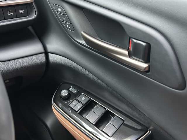 トヨタ クラウン スポーツ Z 広島県 2024(令6)年 1万km ブラック 禁煙車/パノラマルーフ/トヨタセーフティセンス/・プリクラッシュセーフティ/・緊急時操舵支援/FCTA/LCA/・LTA/LDA/・AHS/・RSA/・ドライバー異常時対応システム/・PDA/・TMN/BSM/SEA/HUD/パーキングサポートブレーキ/ドライブレコーダー（前後）/トヨタチームメイト/パーキングサポートブレーキ/12.3ディスプレイオーディオPlus/・フルセグ/USB/Bluetooth/スマホ連携/トヨタプレミアムサウンドシステム/パノラミックビューモニター/LEDヘッドライト/ヘッドランプクリーナー/デジタルインナーミラー/カメラ洗浄機能（バックカメラ）/革巻きステアリング/ステアリングヒーター/タッチセンサー/電動パーキング/ブレーキホールド/ハンズフリーパワーバックドア/本革シート/前席シートヒーター/ベンチレーション/パワーシート/D席シートメモリー/ETC2.0/ワイヤレス充電/AC100V1500W電源/スマートキー/プッシュスタート/スペアキー/純正フロアマット/純正21インチアルミホイール