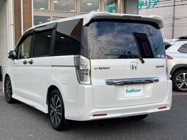 ホンダ ステップワゴン スパーダ Z クールスピリット 埼玉県 2012(平24)年 5.8万km ホワイトオーキッドパール 純正ナビ（Ｂｌｕｅｔｏｏｔｈ、ＣＤ、ＤＶＤ、フルセグＴＶ）/バックカメラ/ＥＴＣ/ワンオーナー/純正アルミ/両側パワスラ/ＬＥＤヘッド/クルコン/後席モニター/ハーフレザーシート/純正フロアマット/アイドリングストップ/三列シート/ウォークスルー/横滑り防止装置/ダブルエアバッグ/オートライト/盗難防止装置/ナビ取扱説明書/保証書/取扱説明書/スペアキー