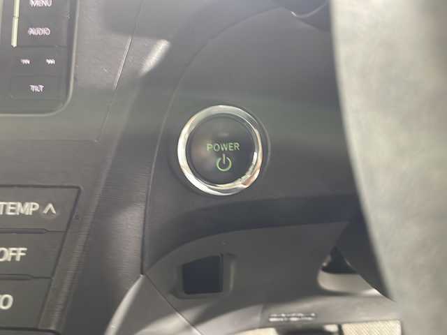 トヨタ プリウス S 沖縄県 2011(平23)年 12.1万km ブラック 禁煙車/社外ナビ/・ＣＤ／ＤＶＤ／Ｂｌｕｅｔｏｏｔｈ／フルセグＴＶ/バックカメラ/ビルトインＥＴＣ/ステアリングスイッチ/電動格納ミラー/ウィンカーミラー/フォグライト/スペアキー１本/横滑り防止装置機能/ABS/保証書