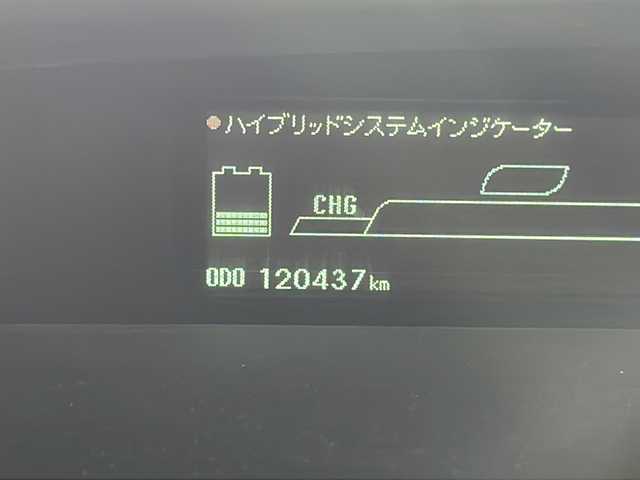 トヨタ プリウス S 沖縄県 2011(平23)年 12.1万km ブラック 禁煙車/社外ナビ/・ＣＤ／ＤＶＤ／Ｂｌｕｅｔｏｏｔｈ／フルセグＴＶ/バックカメラ/ビルトインＥＴＣ/ステアリングスイッチ/電動格納ミラー/ウィンカーミラー/フォグライト/スペアキー１本/横滑り防止装置機能/ABS/保証書