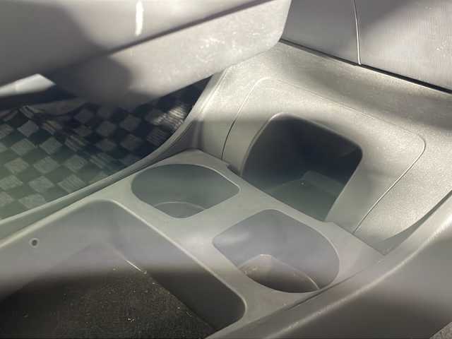 トヨタ プリウス S 沖縄県 2011(平23)年 12.1万km ブラック 禁煙車/社外ナビ/・ＣＤ／ＤＶＤ／Ｂｌｕｅｔｏｏｔｈ／フルセグＴＶ/バックカメラ/ビルトインＥＴＣ/ステアリングスイッチ/電動格納ミラー/ウィンカーミラー/フォグライト/スペアキー１本/横滑り防止装置機能/ABS/保証書