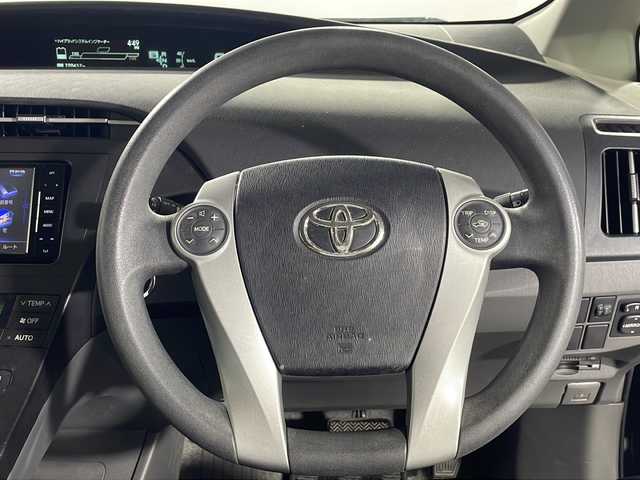 トヨタ プリウス S 沖縄県 2011(平23)年 12.1万km ブラック 禁煙車/社外ナビ/・ＣＤ／ＤＶＤ／Ｂｌｕｅｔｏｏｔｈ／フルセグＴＶ/バックカメラ/ビルトインＥＴＣ/ステアリングスイッチ/電動格納ミラー/ウィンカーミラー/フォグライト/スペアキー１本/横滑り防止装置機能/ABS/保証書