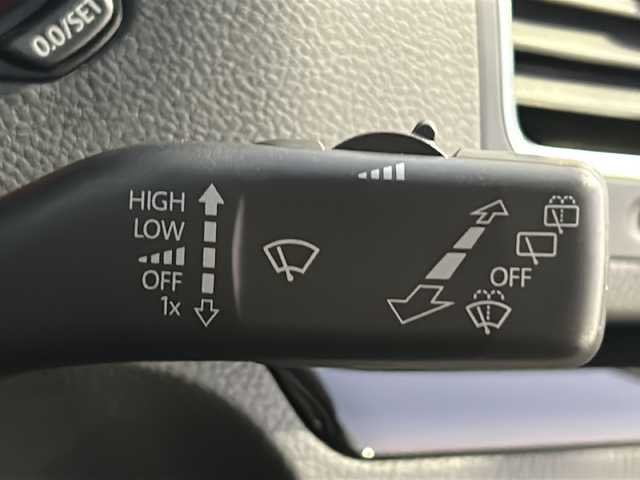 フォルクスワーゲン シャラン TSIハイライン 茨城県 2017(平29)年 7.9万km ピュアホワイト 純正メモリナビ/(地デジTV・CD・DVD・BT・ラジオ再生)/両側パワースライドドア/追従式クルーズコントロール/レーンアシスト/衝突軽減ブレーキ/コーナーセンサー/ブラインドスポットモニター/ハーフレザーシート/バックカメラ/ETC/オートライト/LEDヘッドライト/純正17inアルミホイール/純正フロアマット/スマートキー/取扱説明書/保証書