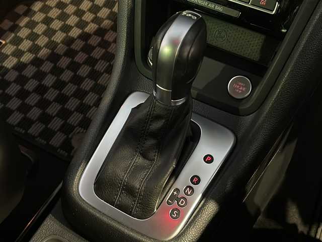 フォルクスワーゲン シャラン TSIハイライン 茨城県 2017(平29)年 7.9万km ピュアホワイト 純正メモリナビ/(地デジTV・CD・DVD・BT・ラジオ再生)/両側パワースライドドア/追従式クルーズコントロール/レーンアシスト/衝突軽減ブレーキ/コーナーセンサー/ブラインドスポットモニター/ハーフレザーシート/バックカメラ/ETC/オートライト/LEDヘッドライト/純正17inアルミホイール/純正フロアマット/スマートキー/取扱説明書/保証書