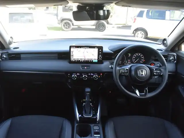 ホンダ ヴェゼル ハイブリッド e:HEV Z 神奈川県 2025(令7)年 0.3万km プラチナホワイトパール ワンオーナー/HONDAコネクトディスプレイ/：9インチワイドディスプレイ/：ビルトインETC2.0/：ワイヤレス充電器/：全方位モニター/：フルセグTV/：Bluetoothオーディオ/：TVキャンセラー/：ナビキャンセラー/HONDAセンシング/：安全運転支援パッケージ/フルLEDヘッドランプ/：オートレベリング機構/：LEDアクティブコーナリングライト/：シーケンシャルターンランプ/純正18インチアルミホイール/左右独立温度調整オートエアコン/ハンズフリーパワーバックドア/トノカバー/純正フロアマット/：ドアバイザー/シートヒーター（前席）/ーーーーーーーーーーーーーーーーーーーーーーーー/保証書/取扱説明書/スペアスマートキー×1本