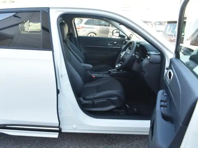 ホンダ ヴェゼル ハイブリッド e:HEV Z 神奈川県 2025(令7)年 0.3万km プラチナホワイトパール ワンオーナー/HONDAコネクトディスプレイ/：9インチワイドディスプレイ/：ビルトインETC2.0/：ワイヤレス充電器/：全方位モニター/：フルセグTV/：Bluetoothオーディオ/：TVキャンセラー/：ナビキャンセラー/HONDAセンシング/：安全運転支援パッケージ/フルLEDヘッドランプ/：オートレベリング機構/：LEDアクティブコーナリングライト/：シーケンシャルターンランプ/純正18インチアルミホイール/左右独立温度調整オートエアコン/ハンズフリーパワーバックドア/トノカバー/純正フロアマット/：ドアバイザー/シートヒーター（前席）/ーーーーーーーーーーーーーーーーーーーーーーーー/保証書/取扱説明書/スペアスマートキー×1本