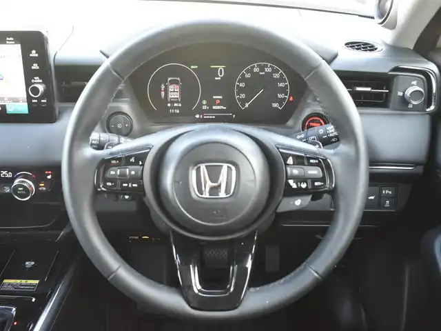 ホンダ ヴェゼル ハイブリッド e:HEV Z 神奈川県 2025(令7)年 0.3万km プラチナホワイトパール ワンオーナー/HONDAコネクトディスプレイ/：9インチワイドディスプレイ/：ビルトインETC2.0/：ワイヤレス充電器/：全方位モニター/：フルセグTV/：Bluetoothオーディオ/：TVキャンセラー/：ナビキャンセラー/HONDAセンシング/：安全運転支援パッケージ/フルLEDヘッドランプ/：オートレベリング機構/：LEDアクティブコーナリングライト/：シーケンシャルターンランプ/純正18インチアルミホイール/左右独立温度調整オートエアコン/ハンズフリーパワーバックドア/トノカバー/純正フロアマット/：ドアバイザー/シートヒーター（前席）/ーーーーーーーーーーーーーーーーーーーーーーーー/保証書/取扱説明書/スペアスマートキー×1本
