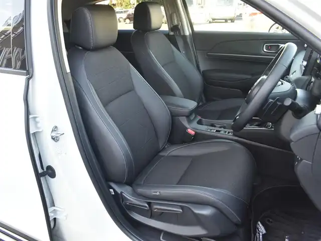 ホンダ ヴェゼル ハイブリッド e:HEV Z 神奈川県 2025(令7)年 0.3万km プラチナホワイトパール ワンオーナー/HONDAコネクトディスプレイ/：9インチワイドディスプレイ/：ビルトインETC2.0/：ワイヤレス充電器/：全方位モニター/：フルセグTV/：Bluetoothオーディオ/：TVキャンセラー/：ナビキャンセラー/HONDAセンシング/：安全運転支援パッケージ/フルLEDヘッドランプ/：オートレベリング機構/：LEDアクティブコーナリングライト/：シーケンシャルターンランプ/純正18インチアルミホイール/左右独立温度調整オートエアコン/ハンズフリーパワーバックドア/トノカバー/純正フロアマット/：ドアバイザー/シートヒーター（前席）/ーーーーーーーーーーーーーーーーーーーーーーーー/保証書/取扱説明書/スペアスマートキー×1本