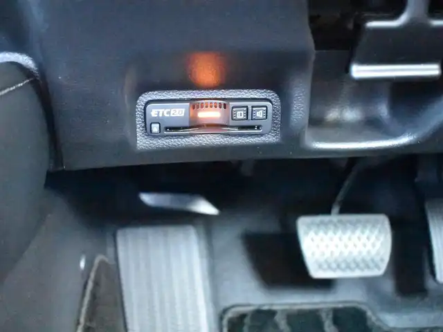 ホンダ ヴェゼル ハイブリッド e:HEV Z 神奈川県 2025(令7)年 0.3万km プラチナホワイトパール ワンオーナー/HONDAコネクトディスプレイ/：9インチワイドディスプレイ/：ビルトインETC2.0/：ワイヤレス充電器/：全方位モニター/：フルセグTV/：Bluetoothオーディオ/：TVキャンセラー/：ナビキャンセラー/HONDAセンシング/：安全運転支援パッケージ/フルLEDヘッドランプ/：オートレベリング機構/：LEDアクティブコーナリングライト/：シーケンシャルターンランプ/純正18インチアルミホイール/左右独立温度調整オートエアコン/ハンズフリーパワーバックドア/トノカバー/純正フロアマット/：ドアバイザー/シートヒーター（前席）/ーーーーーーーーーーーーーーーーーーーーーーーー/保証書/取扱説明書/スペアスマートキー×1本