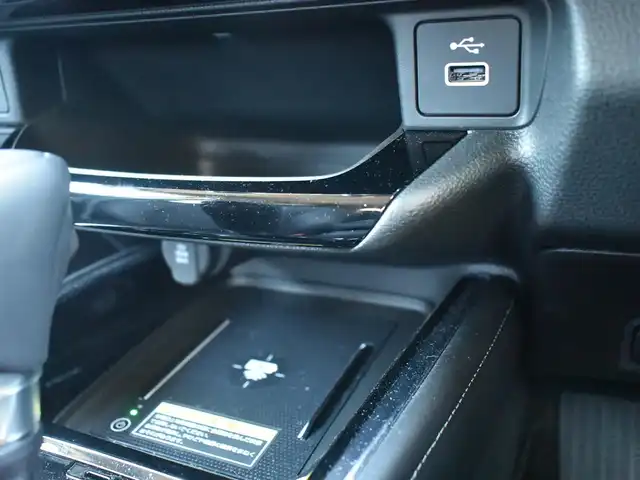 ホンダ ヴェゼル ハイブリッド e:HEV Z 神奈川県 2025(令7)年 0.3万km プラチナホワイトパール ワンオーナー/HONDAコネクトディスプレイ/：9インチワイドディスプレイ/：ビルトインETC2.0/：ワイヤレス充電器/：全方位モニター/：フルセグTV/：Bluetoothオーディオ/：TVキャンセラー/：ナビキャンセラー/HONDAセンシング/：安全運転支援パッケージ/フルLEDヘッドランプ/：オートレベリング機構/：LEDアクティブコーナリングライト/：シーケンシャルターンランプ/純正18インチアルミホイール/左右独立温度調整オートエアコン/ハンズフリーパワーバックドア/トノカバー/純正フロアマット/：ドアバイザー/シートヒーター（前席）/ーーーーーーーーーーーーーーーーーーーーーーーー/保証書/取扱説明書/スペアスマートキー×1本