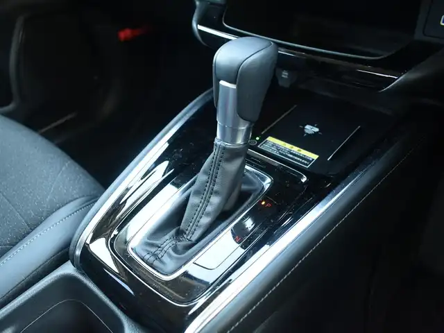 ホンダ ヴェゼル ハイブリッド e:HEV Z 神奈川県 2025(令7)年 0.3万km プラチナホワイトパール ワンオーナー/HONDAコネクトディスプレイ/：9インチワイドディスプレイ/：ビルトインETC2.0/：ワイヤレス充電器/：全方位モニター/：フルセグTV/：Bluetoothオーディオ/：TVキャンセラー/：ナビキャンセラー/HONDAセンシング/：安全運転支援パッケージ/フルLEDヘッドランプ/：オートレベリング機構/：LEDアクティブコーナリングライト/：シーケンシャルターンランプ/純正18インチアルミホイール/左右独立温度調整オートエアコン/ハンズフリーパワーバックドア/トノカバー/純正フロアマット/：ドアバイザー/シートヒーター（前席）/ーーーーーーーーーーーーーーーーーーーーーーーー/保証書/取扱説明書/スペアスマートキー×1本