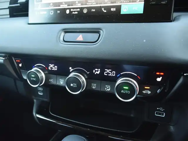 ホンダ ヴェゼル ハイブリッド e:HEV Z 神奈川県 2025(令7)年 0.3万km プラチナホワイトパール ワンオーナー/HONDAコネクトディスプレイ/：9インチワイドディスプレイ/：ビルトインETC2.0/：ワイヤレス充電器/：全方位モニター/：フルセグTV/：Bluetoothオーディオ/：TVキャンセラー/：ナビキャンセラー/HONDAセンシング/：安全運転支援パッケージ/フルLEDヘッドランプ/：オートレベリング機構/：LEDアクティブコーナリングライト/：シーケンシャルターンランプ/純正18インチアルミホイール/左右独立温度調整オートエアコン/ハンズフリーパワーバックドア/トノカバー/純正フロアマット/：ドアバイザー/シートヒーター（前席）/ーーーーーーーーーーーーーーーーーーーーーーーー/保証書/取扱説明書/スペアスマートキー×1本