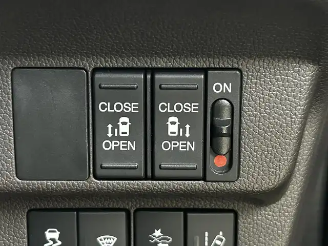 ホンダ フリード G 道央・札幌 2022(令4)年 2.5万km プラチナホワイトパール ・ワンオーナー/・4WD/・純正9インチナビ/・フルセグTV/DVD/CD/SD/BT/・バックカメラ/・純正リヤフリップダウンモニター/・ドライブレコーダー/・両側パワースライドドア/・CMBS/・アダプティブクルーズコントロール/・先行車発進お知らせ/・路外逸脱抑制システム/・レーンキープアシスト/・標識認識機能/・横滑り防止/・ワイパーデアイサー/・ETC/・LEDヘッドライト/・前席シートヒーター/・アイドリングストップ/・プッシュスタート/・スマートキー/・ドアバイザー/・電格ミラー/・ミラーヒーター