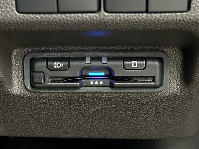 ホンダ フリード G 道央・札幌 2022(令4)年 2.5万km プラチナホワイトパール ・ワンオーナー/・4WD/・純正9インチナビ/・フルセグTV/DVD/CD/SD/BT/・バックカメラ/・純正リヤフリップダウンモニター/・ドライブレコーダー/・両側パワースライドドア/・CMBS/・アダプティブクルーズコントロール/・先行車発進お知らせ/・路外逸脱抑制システム/・レーンキープアシスト/・標識認識機能/・横滑り防止/・ワイパーデアイサー/・ETC/・LEDヘッドライト/・前席シートヒーター/・アイドリングストップ/・プッシュスタート/・スマートキー/・ドアバイザー/・電格ミラー/・ミラーヒーター