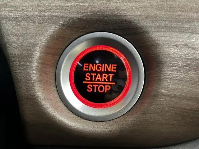 ホンダ フリード G 道央・札幌 2022(令4)年 2.5万km プラチナホワイトパール ・ワンオーナー/・4WD/・純正9インチナビ/・フルセグTV/DVD/CD/SD/BT/・バックカメラ/・純正リヤフリップダウンモニター/・ドライブレコーダー/・両側パワースライドドア/・CMBS/・アダプティブクルーズコントロール/・先行車発進お知らせ/・路外逸脱抑制システム/・レーンキープアシスト/・標識認識機能/・横滑り防止/・ワイパーデアイサー/・ETC/・LEDヘッドライト/・前席シートヒーター/・アイドリングストップ/・プッシュスタート/・スマートキー/・ドアバイザー/・電格ミラー/・ミラーヒーター