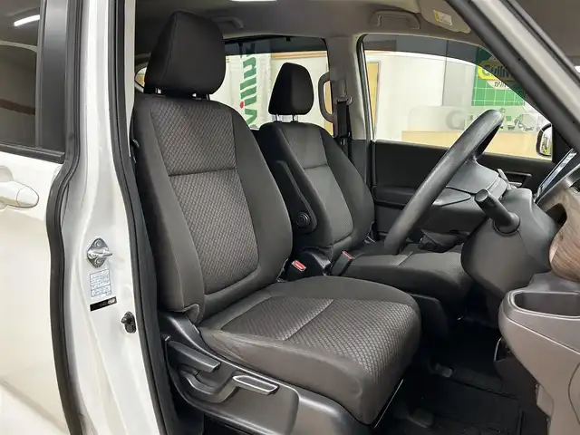 ホンダ フリード G 道央・札幌 2022(令4)年 2.5万km プラチナホワイトパール ・ワンオーナー/・4WD/・純正9インチナビ/・フルセグTV/DVD/CD/SD/BT/・バックカメラ/・純正リヤフリップダウンモニター/・ドライブレコーダー/・両側パワースライドドア/・CMBS/・アダプティブクルーズコントロール/・先行車発進お知らせ/・路外逸脱抑制システム/・レーンキープアシスト/・標識認識機能/・横滑り防止/・ワイパーデアイサー/・ETC/・LEDヘッドライト/・前席シートヒーター/・アイドリングストップ/・プッシュスタート/・スマートキー/・ドアバイザー/・電格ミラー/・ミラーヒーター