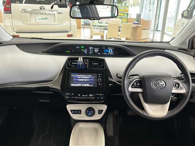 トヨタ プリウス A 道央・札幌 2018(平30)年 4.2万km ホワイトパールクリスタルシャイン ・ワンオーナー/・4WD/・寒冷地仕様/・純正ナビ/フルセグTV/DVD/CD/SD/BT/・バックカメラ/・純正エンジンスターター/・ドライブレコーダー/・トヨタセーフティセンス/・プリクラッシュセーフティ/・レーダークルーズコントロール/・レーンディパーチャーアラート/・インテリジェントクリアランスソナー/・ブラインドスポットモニター/・オートマチックハイビーム/・パーキングアシスト/・ヘッドアップディスプレイ/・横滑り防止/・ETC/・LEDヘッドライト/・LEDフォグ/・リヤフォグ/・ワイパーデアイサー/・プッシュスタート/・スマートキー/・ドアバイザー/・電格ミラー/・ミラーヒーター/・冬タイヤ社外15インチAW積込