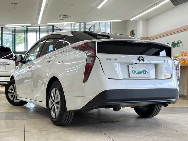 トヨタ プリウス A 道央・札幌 2018(平30)年 4.2万km ホワイトパールクリスタルシャイン ・ワンオーナー/・4WD/・寒冷地仕様/・純正ナビ/フルセグTV/DVD/CD/SD/BT/・バックカメラ/・純正エンジンスターター/・ドライブレコーダー/・トヨタセーフティセンス/・プリクラッシュセーフティ/・レーダークルーズコントロール/・レーンディパーチャーアラート/・インテリジェントクリアランスソナー/・ブラインドスポットモニター/・オートマチックハイビーム/・パーキングアシスト/・ヘッドアップディスプレイ/・横滑り防止/・ETC/・LEDヘッドライト/・LEDフォグ/・リヤフォグ/・ワイパーデアイサー/・プッシュスタート/・スマートキー/・ドアバイザー/・電格ミラー/・ミラーヒーター/・冬タイヤ社外15インチAW積込