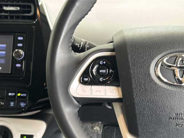 トヨタ プリウス A 道央・札幌 2018(平30)年 4.2万km ホワイトパールクリスタルシャイン ・ワンオーナー/・4WD/・寒冷地仕様/・純正ナビ/フルセグTV/DVD/CD/SD/BT/・バックカメラ/・純正エンジンスターター/・ドライブレコーダー/・トヨタセーフティセンス/・プリクラッシュセーフティ/・レーダークルーズコントロール/・レーンディパーチャーアラート/・インテリジェントクリアランスソナー/・ブラインドスポットモニター/・オートマチックハイビーム/・パーキングアシスト/・ヘッドアップディスプレイ/・横滑り防止/・ETC/・LEDヘッドライト/・LEDフォグ/・リヤフォグ/・ワイパーデアイサー/・プッシュスタート/・スマートキー/・ドアバイザー/・電格ミラー/・ミラーヒーター/・冬タイヤ社外15インチAW積込