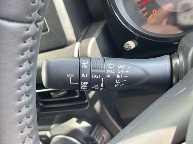 スズキ ジムニー ノマド FC 愛知県 2025(令7)年 0.1千km 白 登録済未使用車/スズキセーフティサポート/レーダークルーズコントロール/シートヒーター/純正アルミホイール/４ＷＤ/LEDヘッドライト/レーンキープアシスト/オートマチックハイビーム/衝突軽減システム/ステアリングスイッチ/スマートキー/プッシュスタート