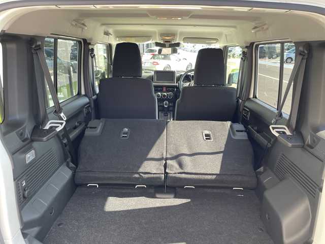 スズキ ジムニー ノマド FC 愛知県 2025(令7)年 0.1千km 白 登録済未使用車/スズキセーフティサポート/レーダークルーズコントロール/シートヒーター/純正アルミホイール/４ＷＤ/LEDヘッドライト/レーンキープアシスト/オートマチックハイビーム/衝突軽減システム/ステアリングスイッチ/スマートキー/プッシュスタート