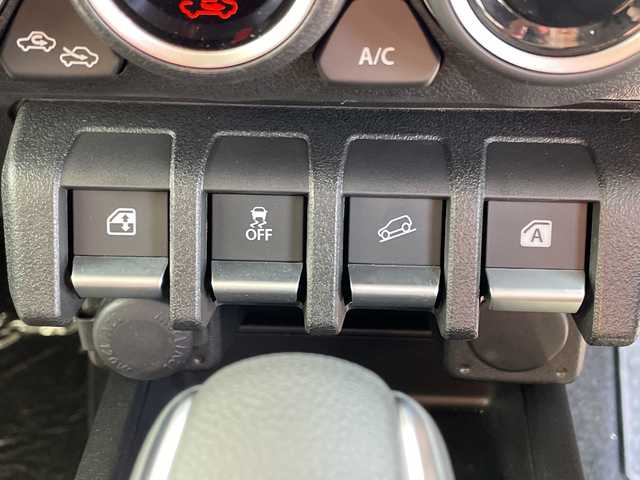 スズキ ジムニー ノマド FC 愛知県 2025(令7)年 0.1千km 白 登録済未使用車/スズキセーフティサポート/レーダークルーズコントロール/シートヒーター/純正アルミホイール/４ＷＤ/LEDヘッドライト/レーンキープアシスト/オートマチックハイビーム/衝突軽減システム/ステアリングスイッチ/スマートキー/プッシュスタート