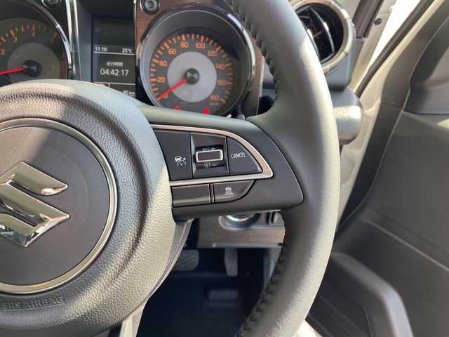 スズキ ジムニー ノマド FC 愛知県 2025(令7)年 0.1千km 白 登録済未使用車/スズキセーフティサポート/レーダークルーズコントロール/シートヒーター/純正アルミホイール/４ＷＤ/LEDヘッドライト/レーンキープアシスト/オートマチックハイビーム/衝突軽減システム/ステアリングスイッチ/スマートキー/プッシュスタート