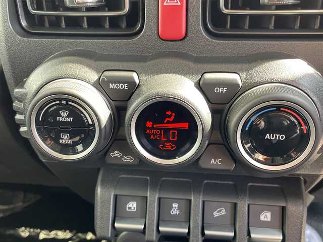 スズキ ジムニー ノマド FC 愛知県 2025(令7)年 0.1千km 白 登録済未使用車/スズキセーフティサポート/レーダークルーズコントロール/シートヒーター/純正アルミホイール/４ＷＤ/LEDヘッドライト/レーンキープアシスト/オートマチックハイビーム/衝突軽減システム/ステアリングスイッチ/スマートキー/プッシュスタート