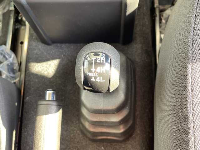 スズキ ジムニー ノマド FC 愛知県 2025(令7)年 0.1千km 白 登録済未使用車/スズキセーフティサポート/レーダークルーズコントロール/シートヒーター/純正アルミホイール/４ＷＤ/LEDヘッドライト/レーンキープアシスト/オートマチックハイビーム/衝突軽減システム/ステアリングスイッチ/スマートキー/プッシュスタート