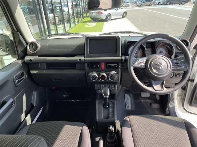 スズキ ジムニー ノマド FC 愛知県 2025(令7)年 0.1千km 白 登録済未使用車/スズキセーフティサポート/レーダークルーズコントロール/シートヒーター/純正アルミホイール/４ＷＤ/LEDヘッドライト/レーンキープアシスト/オートマチックハイビーム/衝突軽減システム/ステアリングスイッチ/スマートキー/プッシュスタート