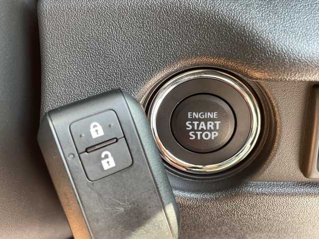 スズキ ジムニー ノマド FC 愛知県 2025(令7)年 0.1千km 白 登録済未使用車/スズキセーフティサポート/レーダークルーズコントロール/シートヒーター/純正アルミホイール/４ＷＤ/LEDヘッドライト/レーンキープアシスト/オートマチックハイビーム/衝突軽減システム/ステアリングスイッチ/スマートキー/プッシュスタート