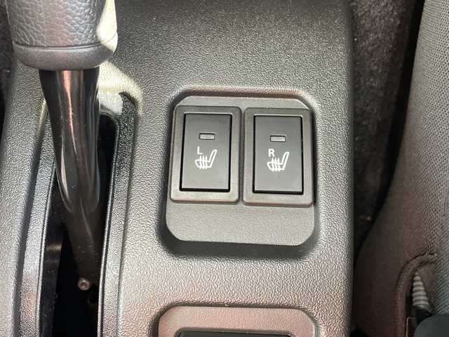 スズキ ジムニー ノマド FC 愛知県 2025(令7)年 0.1千km 白 登録済未使用車/スズキセーフティサポート/レーダークルーズコントロール/シートヒーター/純正アルミホイール/４ＷＤ/LEDヘッドライト/レーンキープアシスト/オートマチックハイビーム/衝突軽減システム/ステアリングスイッチ/スマートキー/プッシュスタート