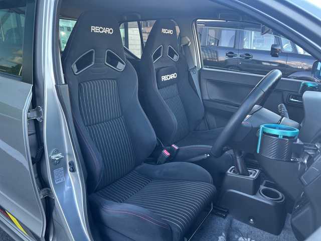 スズキ アルト ワークス 群馬県 2021(令3)年 6.3万km スチールシルバーM ワンオーナー/RECAROシート/5MT/社外SDナビ/　(AM/FM/SD/TV/BT/CD/DVD/USB)/前後ドライブレコーダー/ETC/純正フロアマット/純正ドアバイザー/HKSブローオフバルブ/社外リアタワーバー/社外アーシング/社外フロントスタビリンク(ラルグス製)/MINICON-PRO(シエクル製)/レスポンスリング(シエクル製)/レスポンスジェット(シエクル製)/零1000パワーインテークチャンバー/LCK619ルーフスポイラー/ショックアブソーバー(モンスタースポーツ製)/Defiブーストメーター/ローポジションシートレール(強度証明あり)/社外テールランプ/アルミスポーツペダル/保証書/取扱説明書/スペアキー1