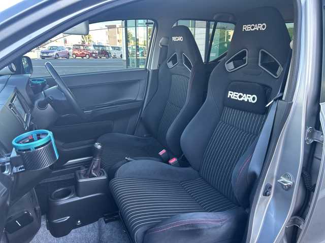 スズキ アルト ワークス 群馬県 2021(令3)年 6.3万km スチールシルバーM ワンオーナー/RECAROシート/5MT/社外SDナビ/　(AM/FM/SD/TV/BT/CD/DVD/USB)/前後ドライブレコーダー/ETC/純正フロアマット/純正ドアバイザー/HKSブローオフバルブ/社外リアタワーバー/社外アーシング/社外フロントスタビリンク(ラルグス製)/MINICON-PRO(シエクル製)/レスポンスリング(シエクル製)/レスポンスジェット(シエクル製)/零1000パワーインテークチャンバー/LCK619ルーフスポイラー/ショックアブソーバー(モンスタースポーツ製)/Defiブーストメーター/ローポジションシートレール(強度証明あり)/社外テールランプ/アルミスポーツペダル/保証書/取扱説明書/スペアキー1