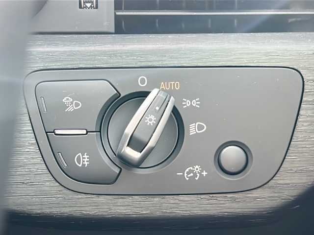 アウディ Ａ５ SB 45TFSIクワトロ スポーツ 岐阜県 2018(平30)年 2.3万km 黒 純正ディスプレイオーディオ　/ＥＴＣ２．０　/バックカメラ　/ドライブレコーダー　/衝突軽減システム　/盗難防止装置　/レーンキープアシスト　/横滑り防止装置　/前後コーナーセンサー　/シートヒーター　/レザーシート/パワーシート/ＬＥＤヘッドライト/オートライト/プッシュスタート/スマートキー/純正18インチアルミホイール/純正フロアマット