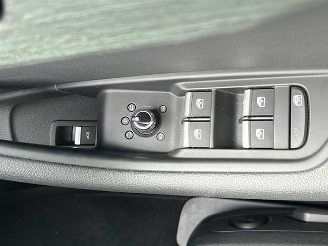 アウディ Ａ５ SB 45TFSIクワトロ スポーツ 岐阜県 2018(平30)年 2.3万km 黒 純正ディスプレイオーディオ　/ＥＴＣ２．０　/バックカメラ　/ドライブレコーダー　/衝突軽減システム　/盗難防止装置　/レーンキープアシスト　/横滑り防止装置　/前後コーナーセンサー　/シートヒーター　/レザーシート/パワーシート/ＬＥＤヘッドライト/オートライト/プッシュスタート/スマートキー/純正18インチアルミホイール/純正フロアマット